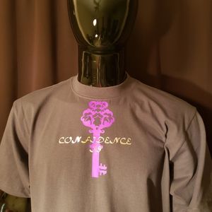 T-shirt with  Confidence is key